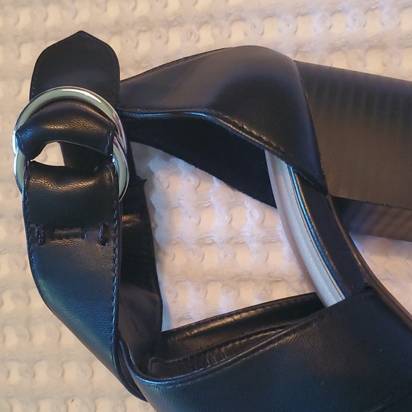 NIB Open Toe Booties - Picture 5 of 12